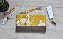 Load image into Gallery viewer, Emmy Lou Bags - Wristlets

