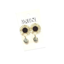 Load image into Gallery viewer, Maebel Jewelry - Oxeye Daisy Dangle
